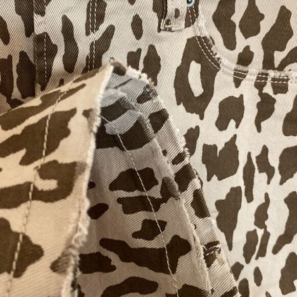 Kensie- Luxe 5-Pocket Animal Print Denim Mini Skirt in Tierra Leopard- Size 8 - Picture 6 of 9